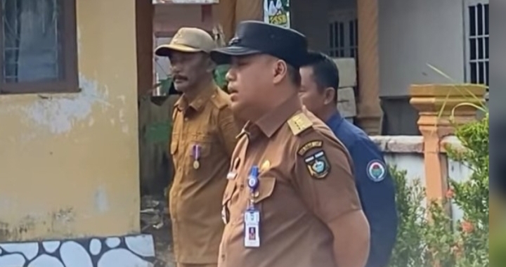 Camat Panyipatan pimpin apel pagi bersama perangkat desa.
