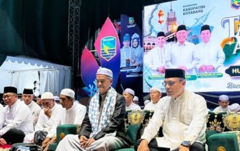 Wabup Kotabaru dan Guru Tungkal di Tabligh Akbar