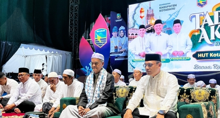 Wabup Kotabaru dan Guru Tungkal di Tabligh Akbar