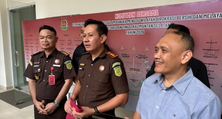 Kajari Tabalong konferensi pers kasus korupsi IUP