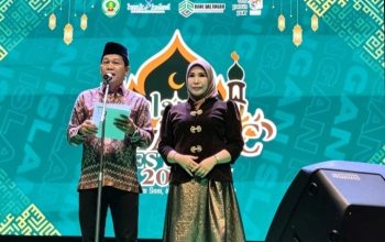 Bupati Balangan sapa warga di penutupan festival.