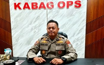 Kabag Ops Polres Kotabaru memberi imbauan kamtibmas ke awak media.
