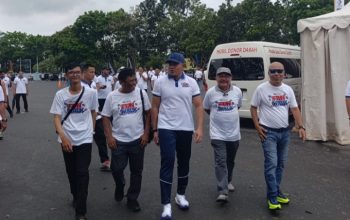 Bupati Tanah Laut lepas peserta Fun Walk.