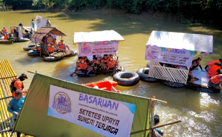 BASARUAN 4 bersihkan Sungai Balangan