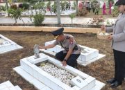Kapolres Tabalong pimpin ziarah di TMP Tanjung Kencana.
