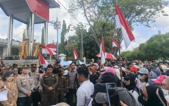 Warga Kalteng Gelar Aksi Dukungan MBG di Depan Kantor Gubernur