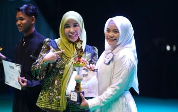 TP PKK Balangan serahkan piagam ke juara Halong