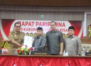 Wabup Pulang Pisau serahkan dokumen LKPD di rapat paripurna DPRD.