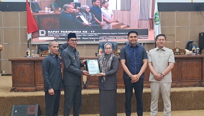 Paripurna APBD 2025, Fraksi DPRD Balangan Serahkan Catatan Evaluasi ke Pemkab