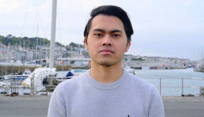 Ryan Egi Bawa Nama Indonesia ke Guernsey Lewat Single Debut “Membangun Cinta”