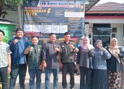Dr. Muhamad Pazri memberikan keterangan kepada wartawan saat konferensi pers pembukaan Posko Pengaduan Pemadaman Listrik yang dibuka LBH Borneo Nusantara di Banjarmasin.