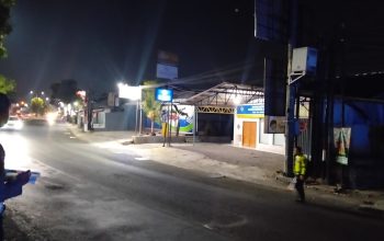 Lokasi kecelakaan di Jalan Jogja-Solo Km 10,5, Berbah, Sleman, yang menewaskan seorang pengendara sepeda motor saat petugas melakukan olah TKP.