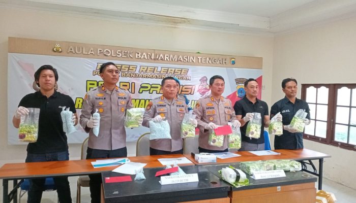 Kurir Narkoba Ditangkap, 13 Kilogram Sabu dan 10.229 Butir Ekstasi Disita