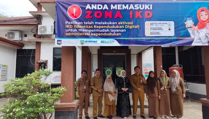 Sosialisasi IKD di Balangan, Hj Sri Huriyati Ajak Warga Integrasikan Data Kependudukan di Ponsel