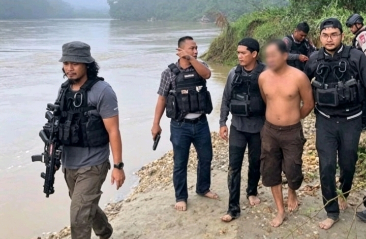 Personel gabungan Polda Kalimantan Tengah mengamankan terduga pelaku penyerangan terhadap anggota Satresnarkoba Polres Katingan di Kabupaten Katingan.