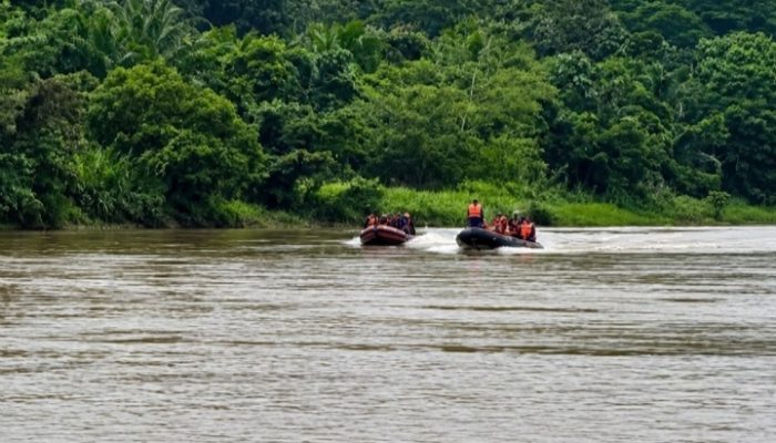 Tim Gabungan Temukan Rompi Dinas Polisi di Sungai Katingan