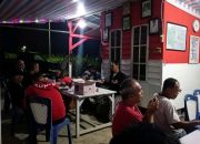 Suasana syukuran warga dan Pemerintah Desa Barokah atas prestasi Satkamling RT 02 yang meraih Juara III pada Lomba Satkamling Polres Tanah Bumbu.