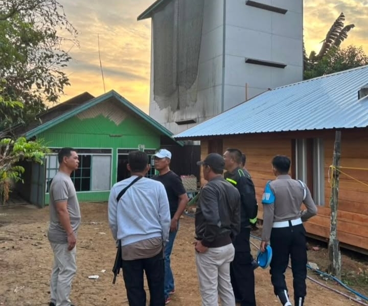 Polisi berada di lokasi penyerangan polisi di Tumbang Kalemei, Kabupaten Katingan