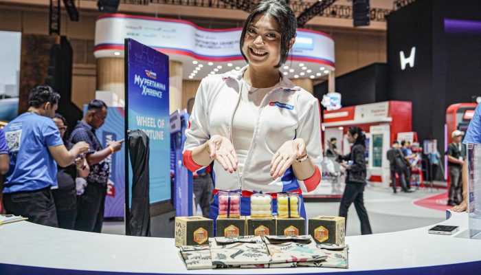 Pertamina Patra Niaga Kenalkan Produk UMKM Lewat Suvenir di GIIAS 2026