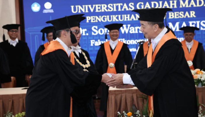 Sony Warsono Dikukuhkan sebagai Guru Besar UGM