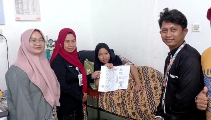 Warga Kepulauan Seribu Terima Dokumen Kependudukan dalam Hitungan Menit