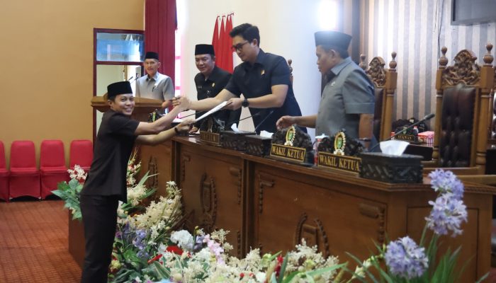 DPRD Tanbu Bahas Dua Raperda Desa, Lima Fraksi Sampaikan Catatan
