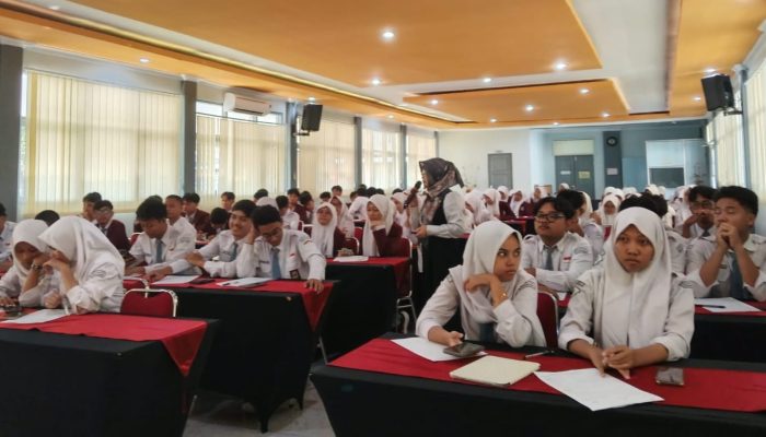 Tim Admisi UNY Sosialisasikan Program IUP ke Siswa SMA