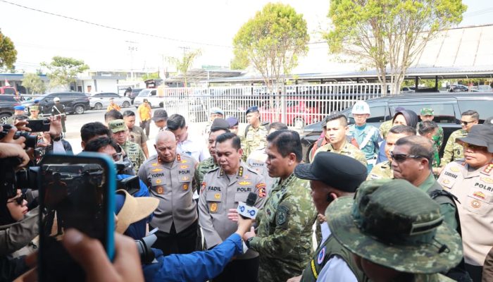 Gubernur Kalsel: Haji Isam Bantu 100 Pompa untuk Penanganan Karhutla