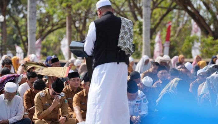 Tersedu Saat Sambutan, Bupati Tanah Bumbu Minta Hujan