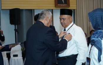 145 Pegawai UNY Terima Tanda Kehormatan Satya Lancana