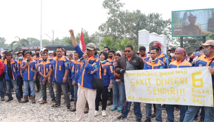 150 Karyawan PT BBP Demo di Kejari Tabalong, Tuntut Gaji Rp47 Miliar Dibayar