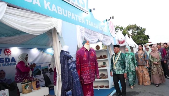 Kain Sasirangan Pulau Burung dan Tenun Pagatan Dipamerkan di Tanah Laut