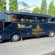 Bus Pariwisata Hantam Pickup yang Putar Balik, Masuk Parit