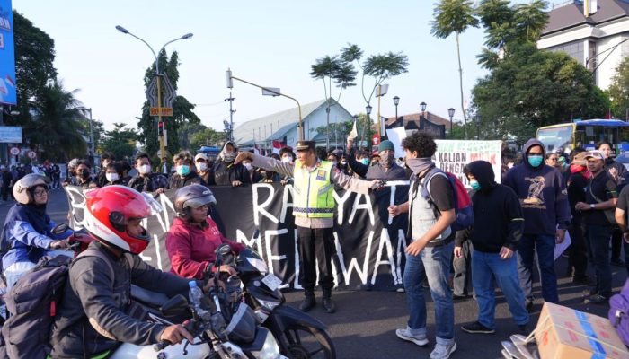 Aksi Mahasiswa UGM di Simpang Empat Gramedia Berakhir Kondusif