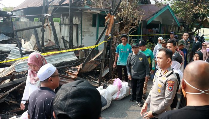 Korban Kebakaran Rumah di Pandu Terima Sembako dan Al-Qur’an dari Polresta Banjarmasin
