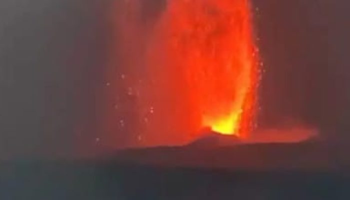 Gunung Anak Krakatau Kembali Erupsi, Status Siaga Tetap Berlaku