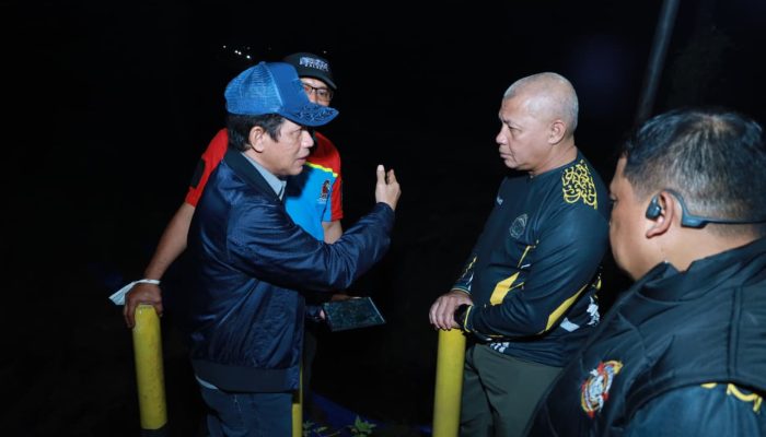 Cegah Api Bawah Tanah, Kapolda Kalsel dan Wamenko Pangan Cek Pembasahan Gambut