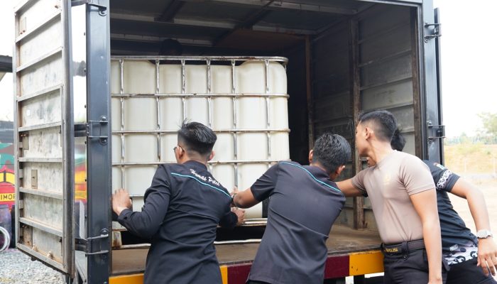 Polda Kalsel Kirim 1.000 Liter Cairan Pemadam ke Polda Kalteng, Gandeng Mahasiswa Tangani Karhutla
