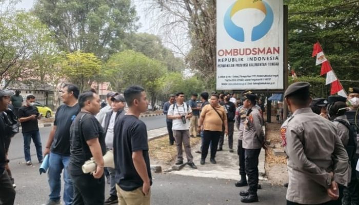 Buntut Karhutla, Massa Tuntut ATR/BPN Kalteng Audit Izin Sawit