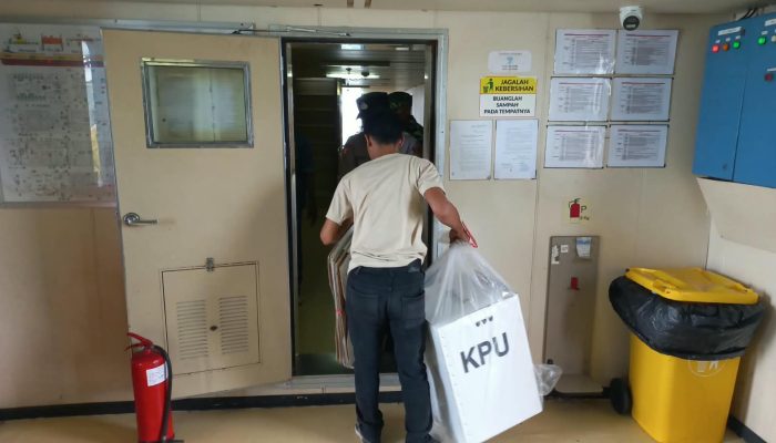 Polisi Kawal Logistik Pilkades Serentak di Pulau Sembilan