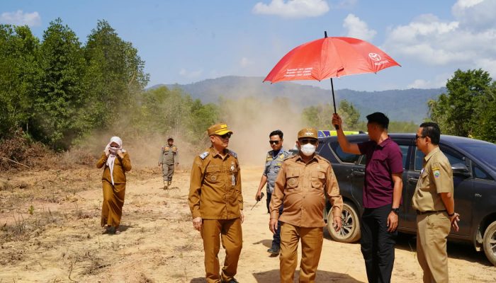 Bupati Rusli Tinjau Jalan Pelabuhan Sebelimbingan-Tarjun, Progres 70 Persen