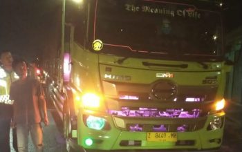 Tabrak Truk Berhenti, Pemotor Tewas di Lokasi