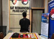 Ket Foto : Terduga pengedar berinisial M.M. (27) beserta barang bukti berupa narkotika jenis sabu, saat diamankan di Mapolres Kapuas. (Foto IST)