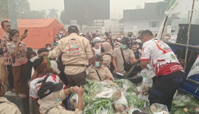 Tani Merdeka dan APPSI Salurkan Bantuan untuk Warga Terdampak Karhutla