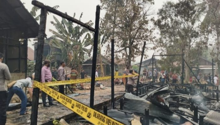 Kebakaran Dua Rumah di Desa Warukin, Kerugian Ditaksir Rp53 Juta