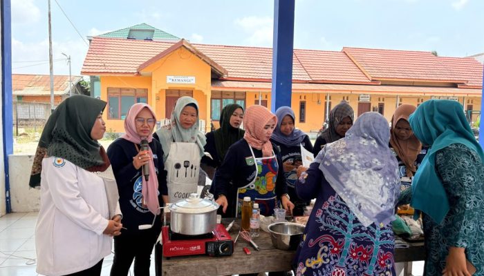 Dinas Perikanan Tanah Bumbu Buka Sekolah Pangan, Peserta Belajar Olah Ikan