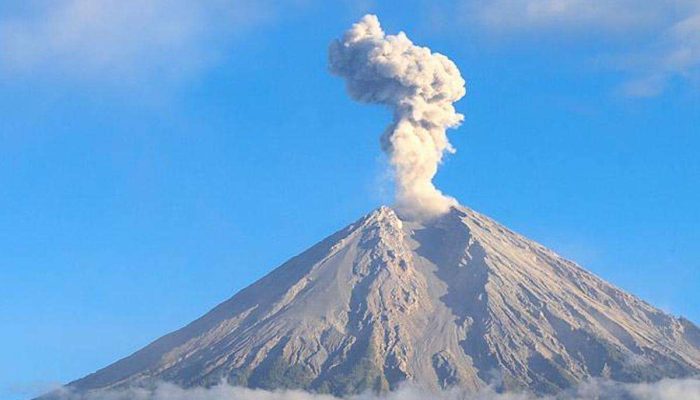 Gunung Semeru Erupsi Pagi Ini, Status Masih Siaga