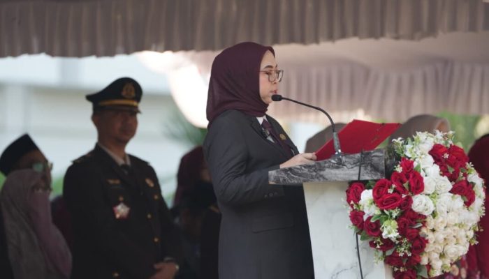 Bacakan Teks Proklamasi HUT Ke-81 RI, Ketua DPRD Balangan Lindawati Tegaskan Komitmen Legislasi Pro-Rakyat