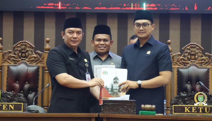 DPRD Tanah Bumbu Sampaikan Raperda Kemiskinan dan SDM