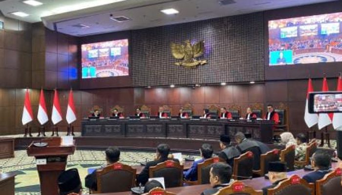 MK Tolak Permohonan Denny Indrayana Terkait Ijazah Gibran
